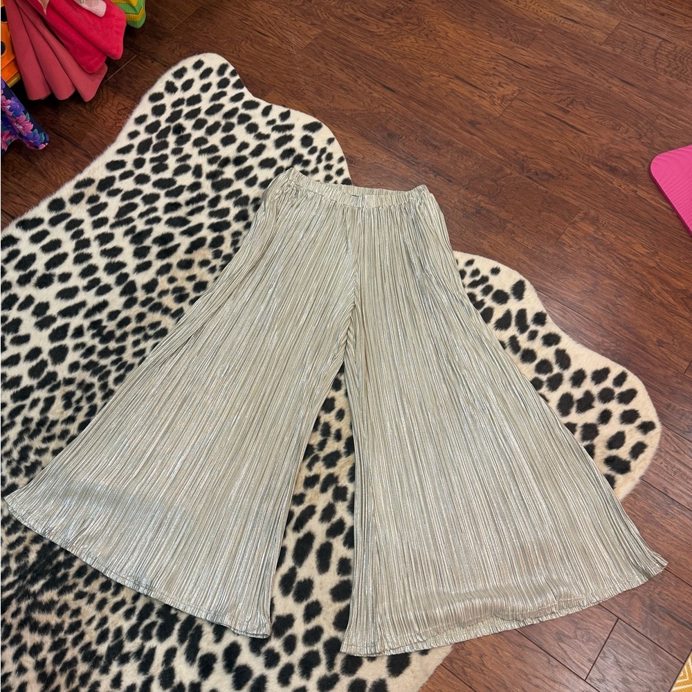 Vici Size Large two piece silver set